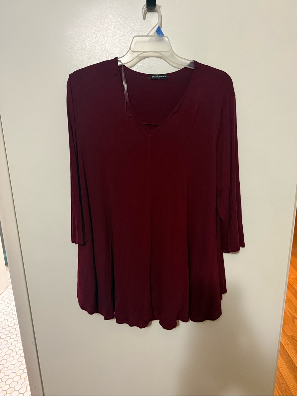 cha cha vente Burgundy V-Neck Flowing Tunic Top